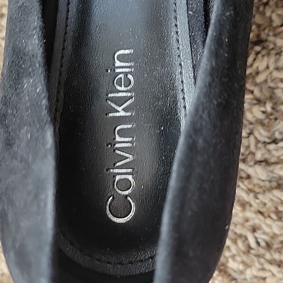 Elegant Black Women's Calvin Klein Suede Pumps - Picture 10 of 13